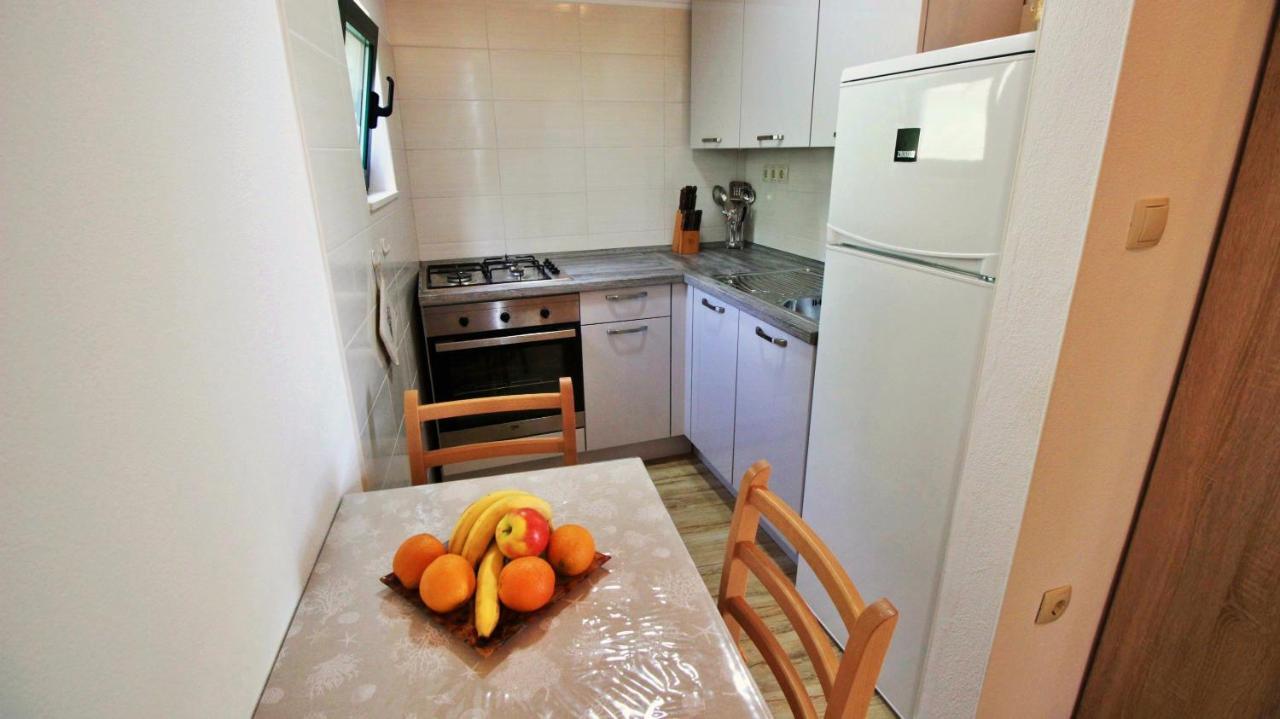 Holiday Home Jozo Omis Exterior photo